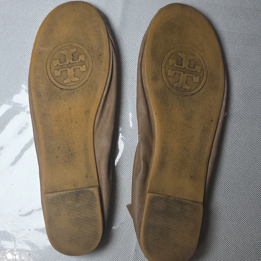 Tory Burch Elegant Tan Ballet‎ Flats 37